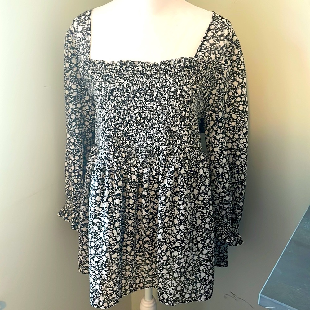 🚨FINAL PRICE 💸Black & White floral top